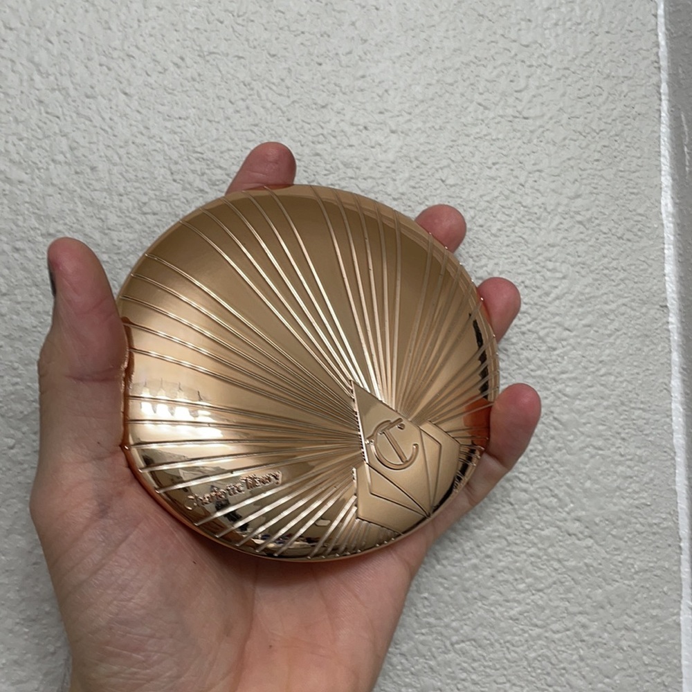 Charlotte Tilbury Airbrush Bronzer in Shade ‘2’